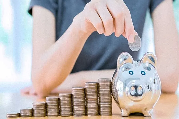 ¿Invertir en soles o dólares? Qué debes mirar